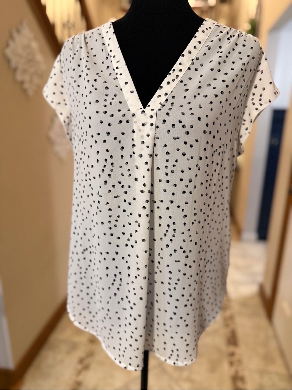 Monday Fun White Black Dotted V Neck Blouse Size Small